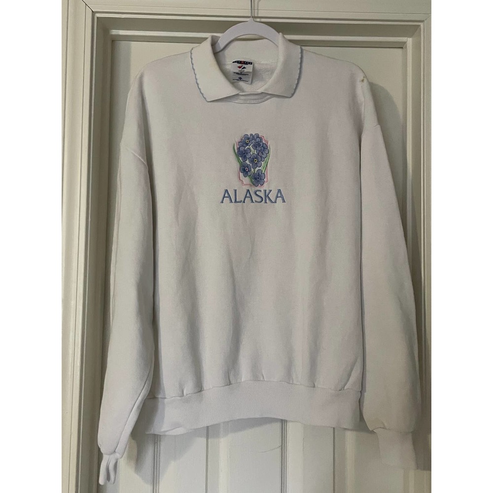 Alaska crewneck on a 90s Jerzees Tag size L